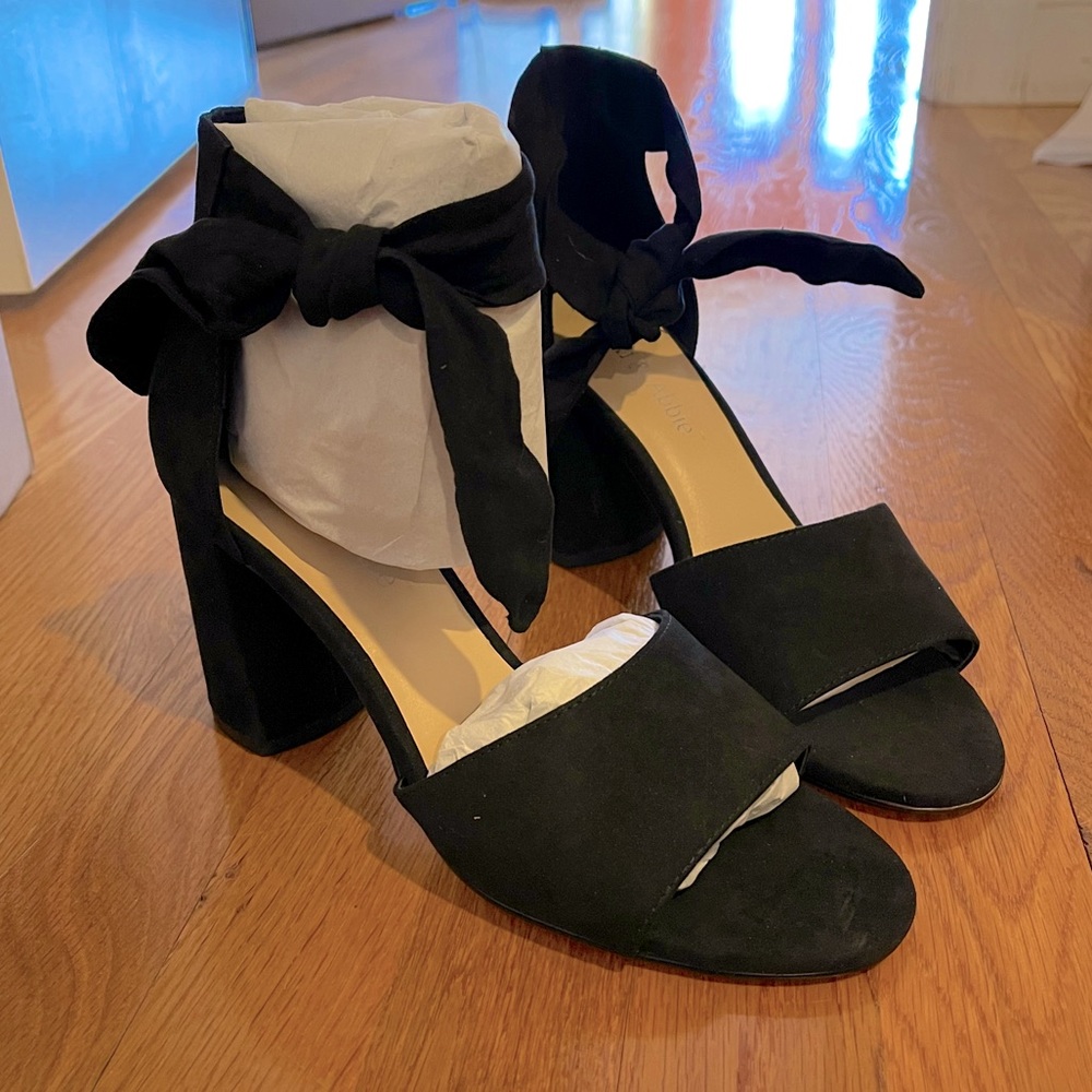 NWT Lexi & Abbie Black Suede Heels